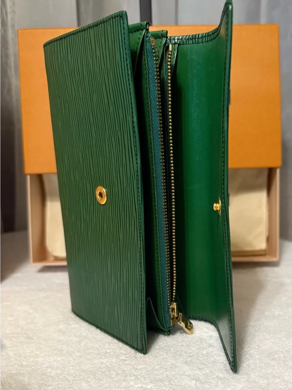Louis Vuitton “RARE” Vivid Deep Green Epi Leather Long Sarah Wallet